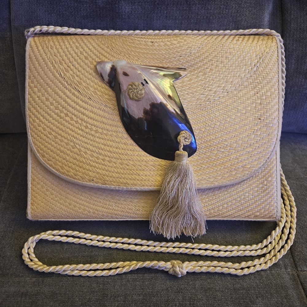 Cora Jacobs Oyster Shell Accordian Woven Straw Cluth or Shoulder Purse